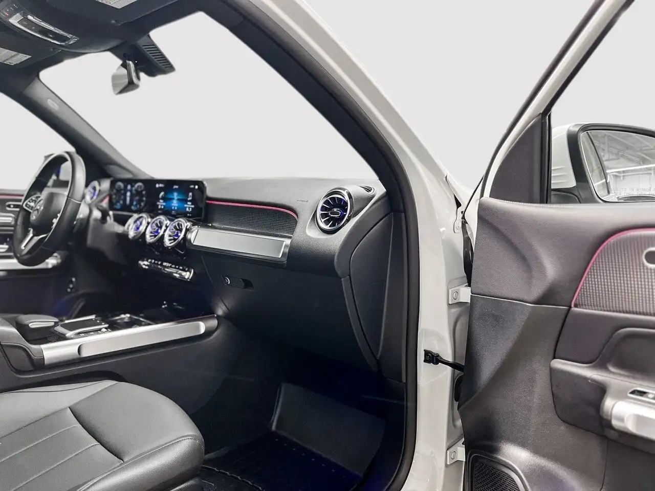 Mercedes-Benz GLB снимка Mercedes-Benz GLB