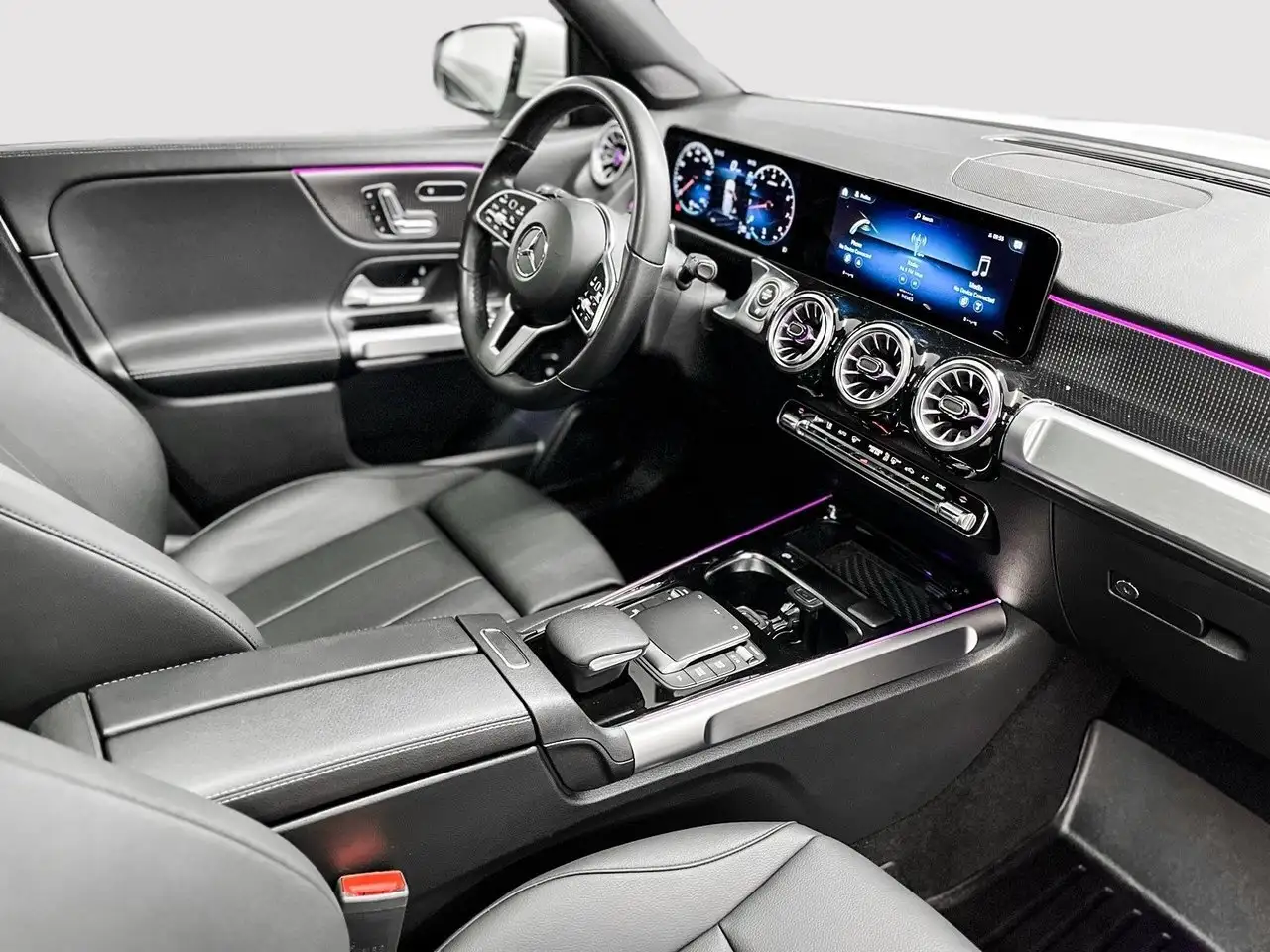 Mercedes-Benz GLB снимка Mercedes-Benz GLB