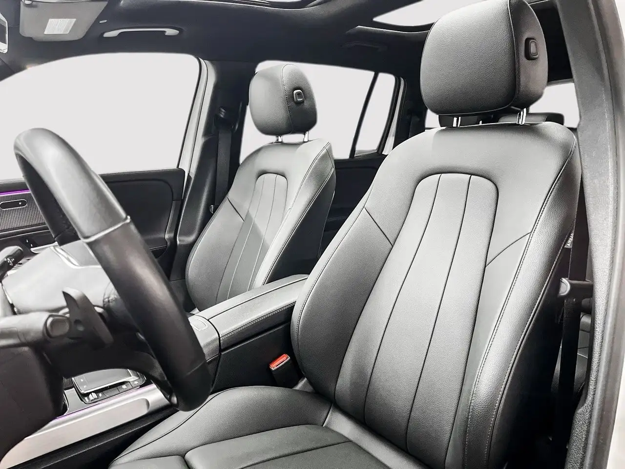 Mercedes-Benz GLB снимка Mercedes-Benz GLB