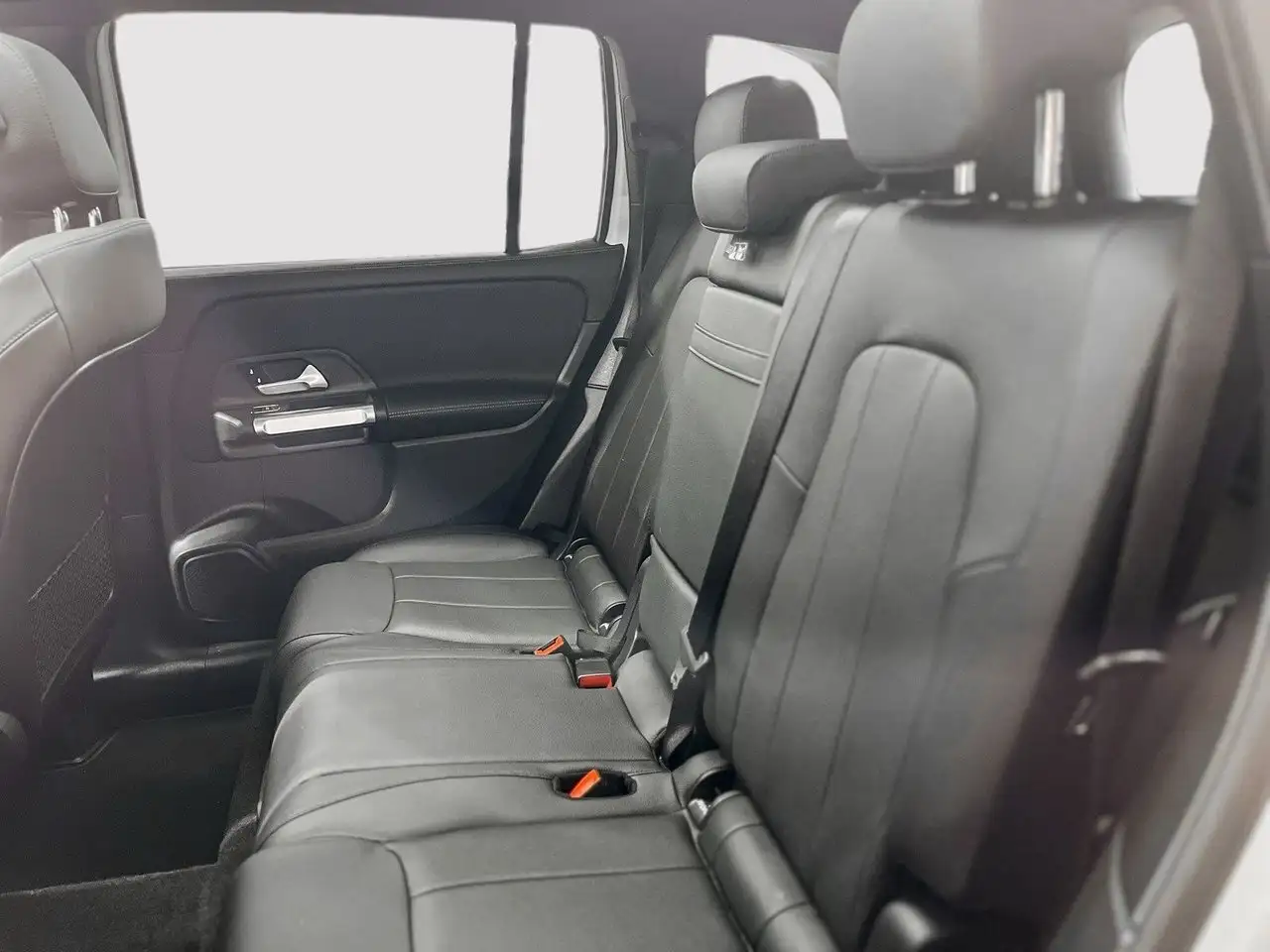 Mercedes-Benz GLB снимка Mercedes-Benz GLB