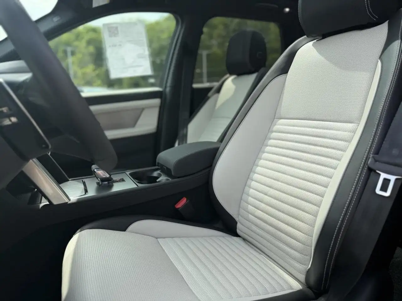 Land Rover Discovery Sport снимка Land Rover Discovery Sport