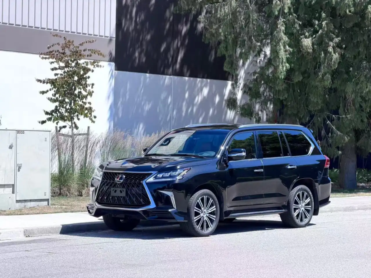 Lexus LX photo Lexus LX