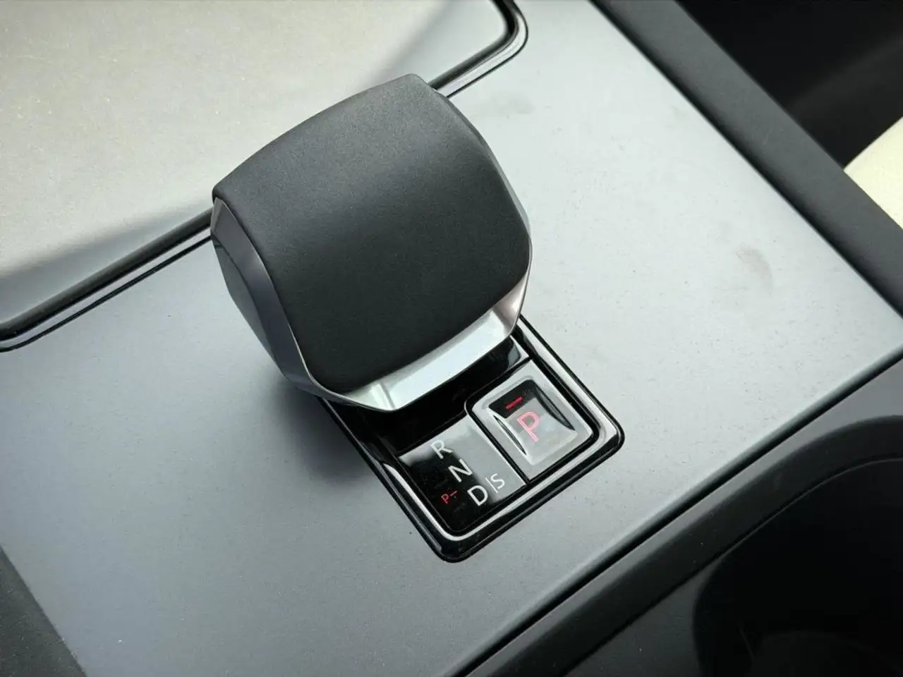 Land Rover Discovery Sport снимка Land Rover Discovery Sport
