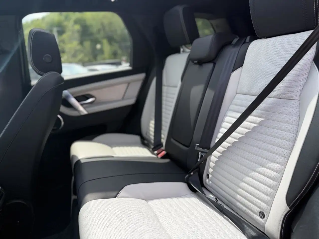 Land Rover Discovery Sport снимка Land Rover Discovery Sport