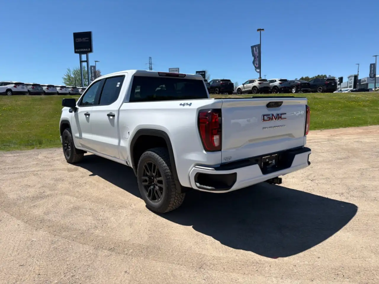 GMC Sierra 1500 photo GMC Sierra 1500