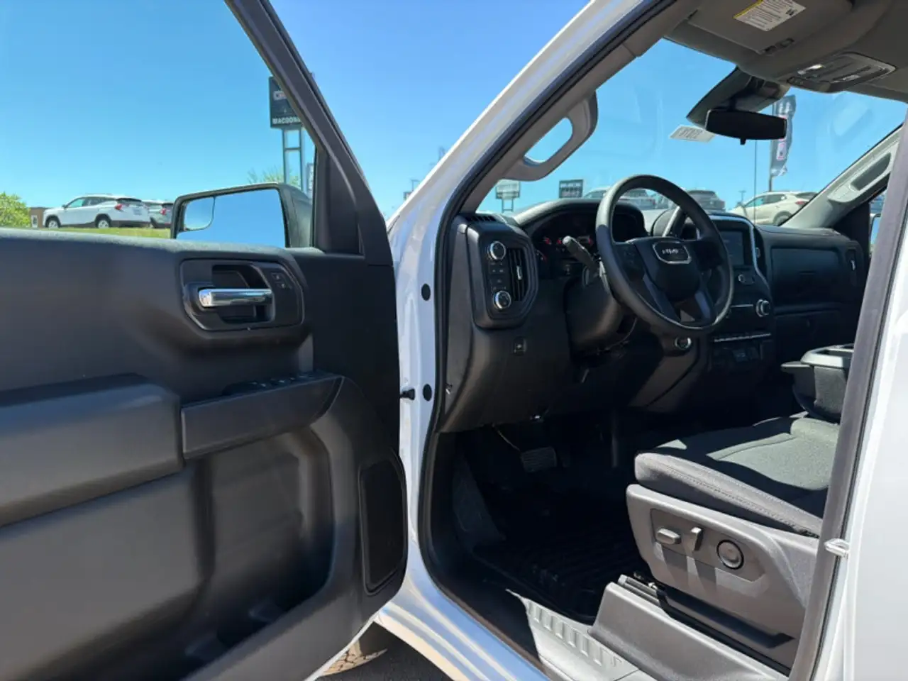 GMC Sierra 1500 photo GMC Sierra 1500