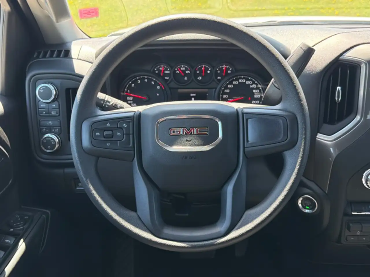 GMC Sierra 1500 photo GMC Sierra 1500