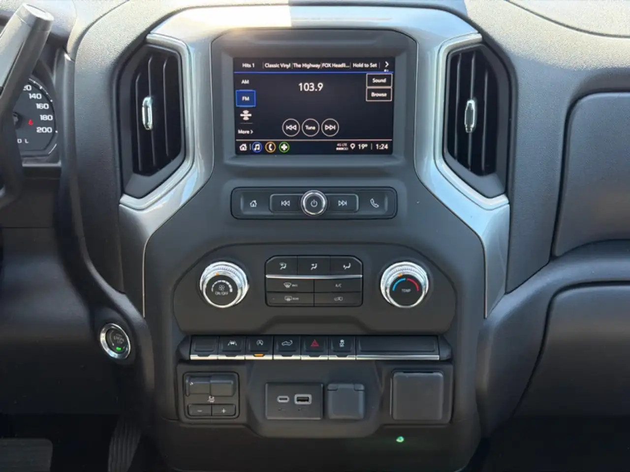 GMC Sierra 1500 photo GMC Sierra 1500