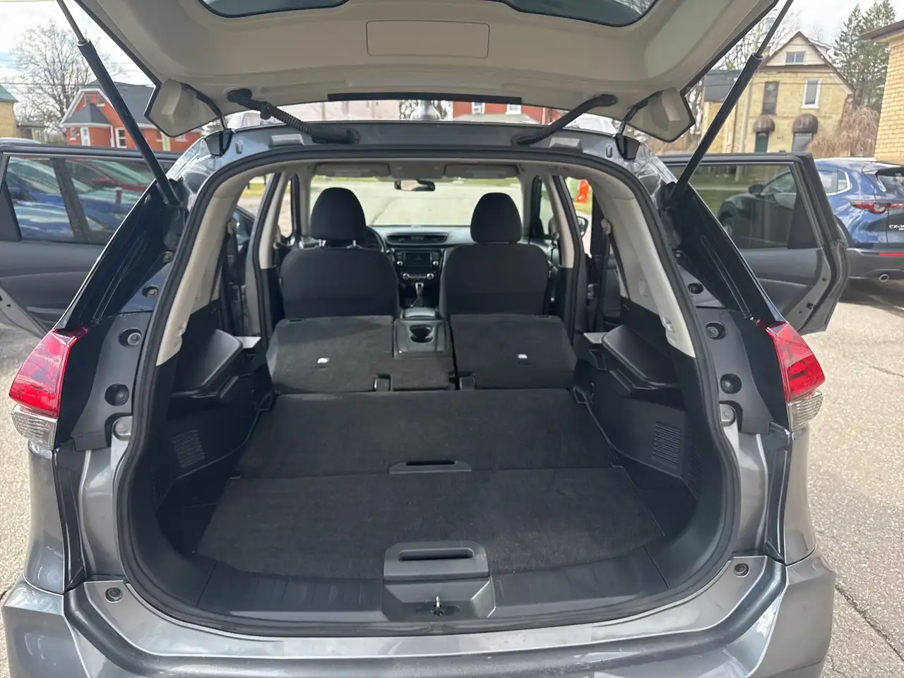 Nissan Rogue снимка Nissan Rogue