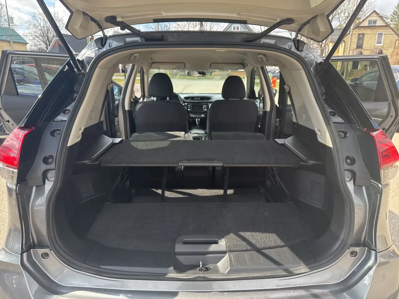 Nissan Rogue снимка Nissan Rogue