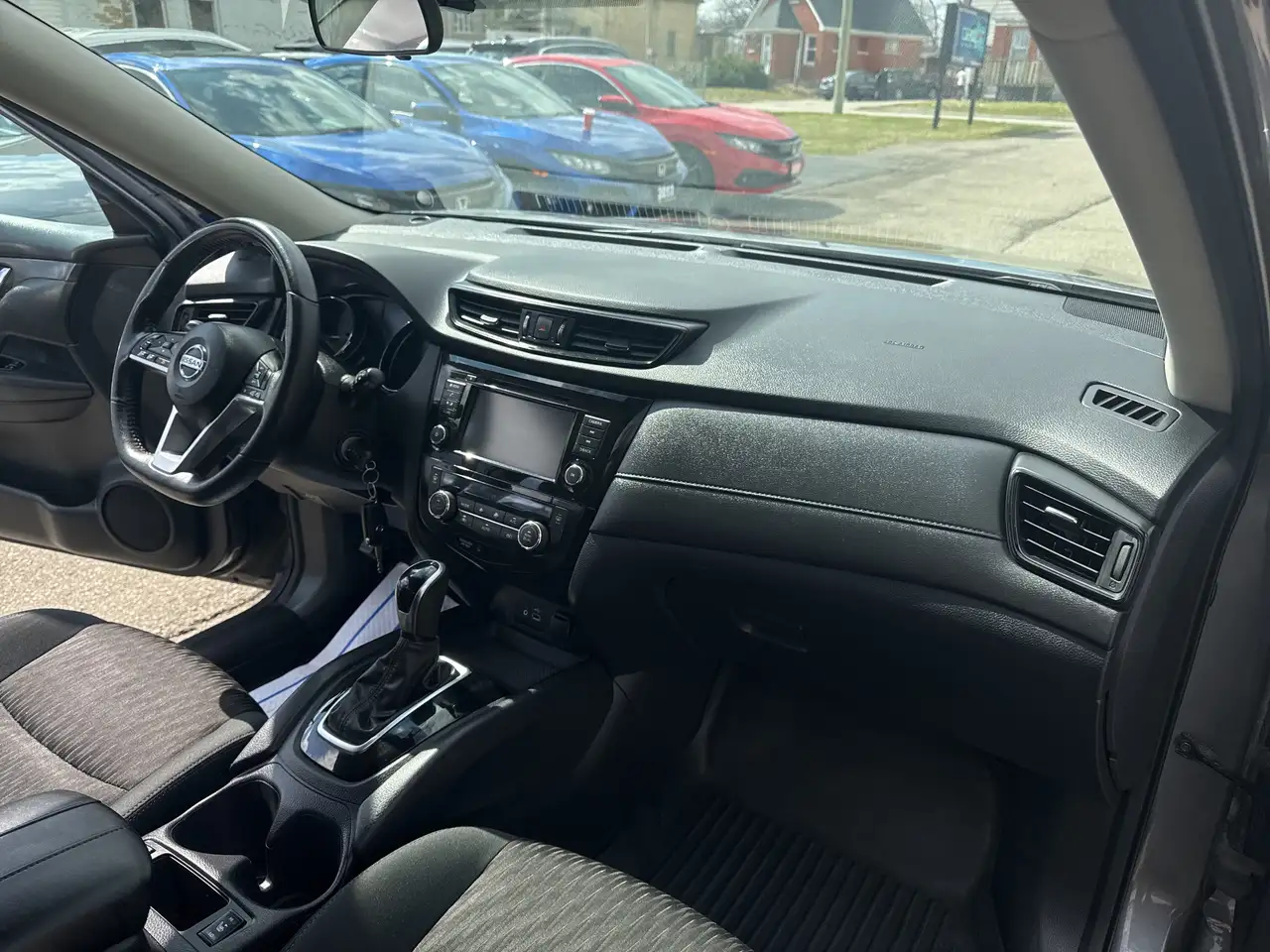 Nissan Rogue снимка Nissan Rogue