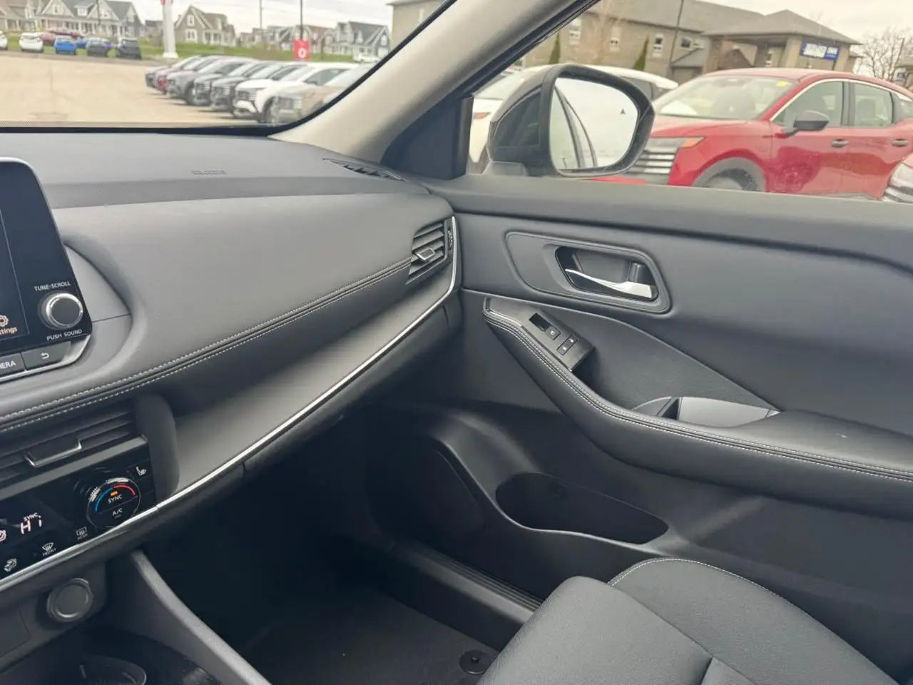 Nissan Rogue photo Nissan Rogue