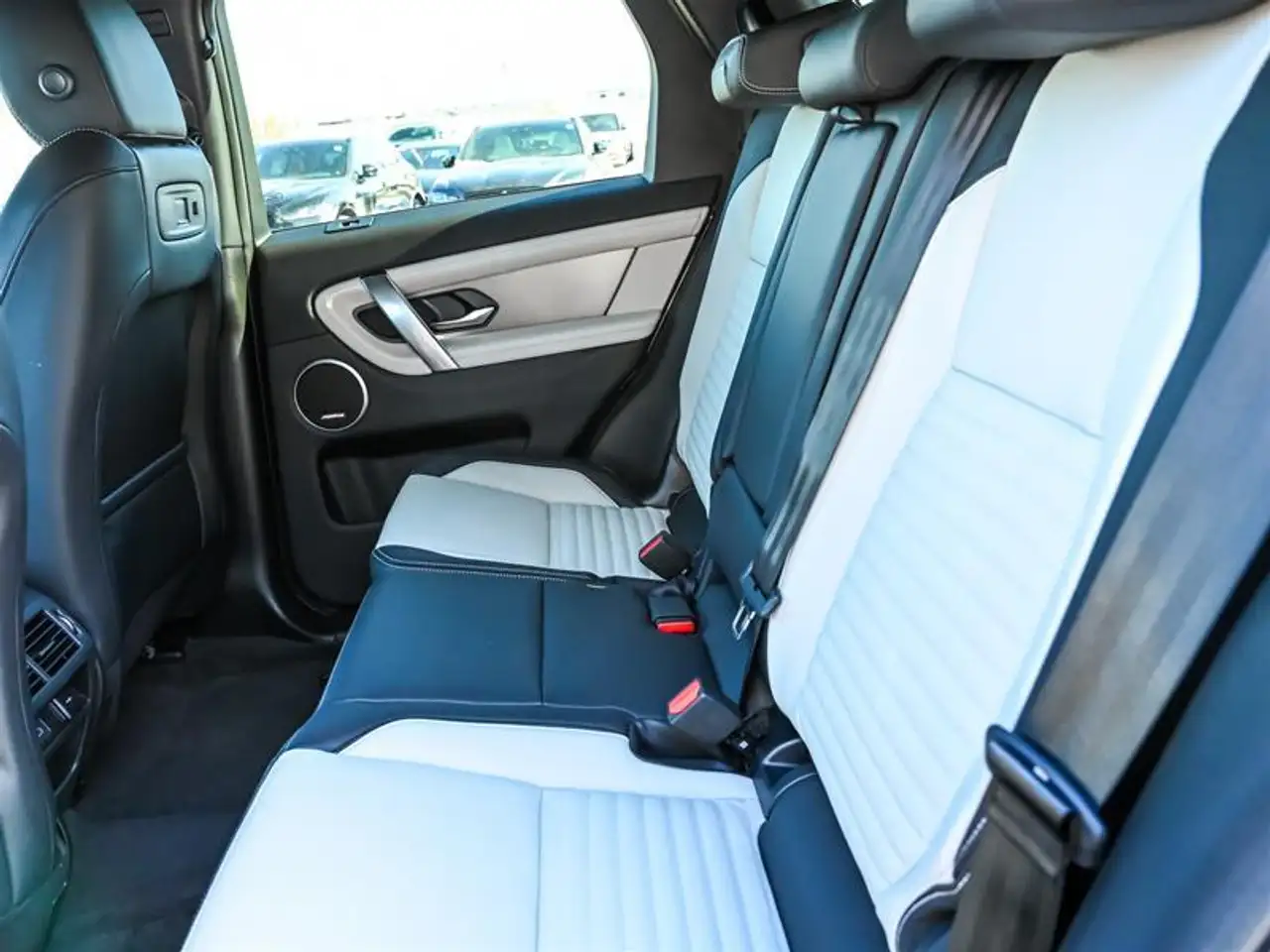 Land Rover Discovery Sport снимка Land Rover Discovery Sport