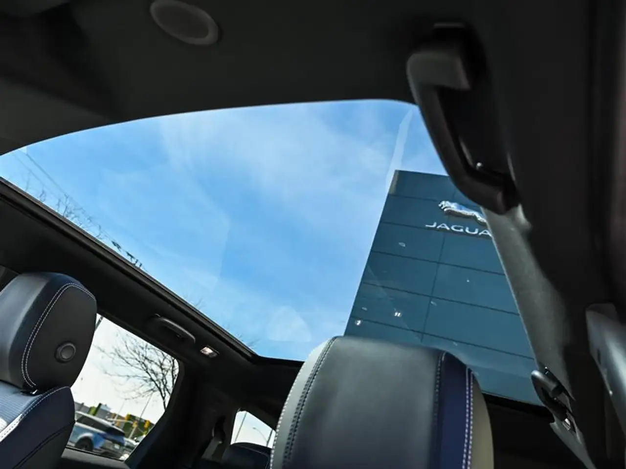Land Rover Discovery Sport снимка Land Rover Discovery Sport