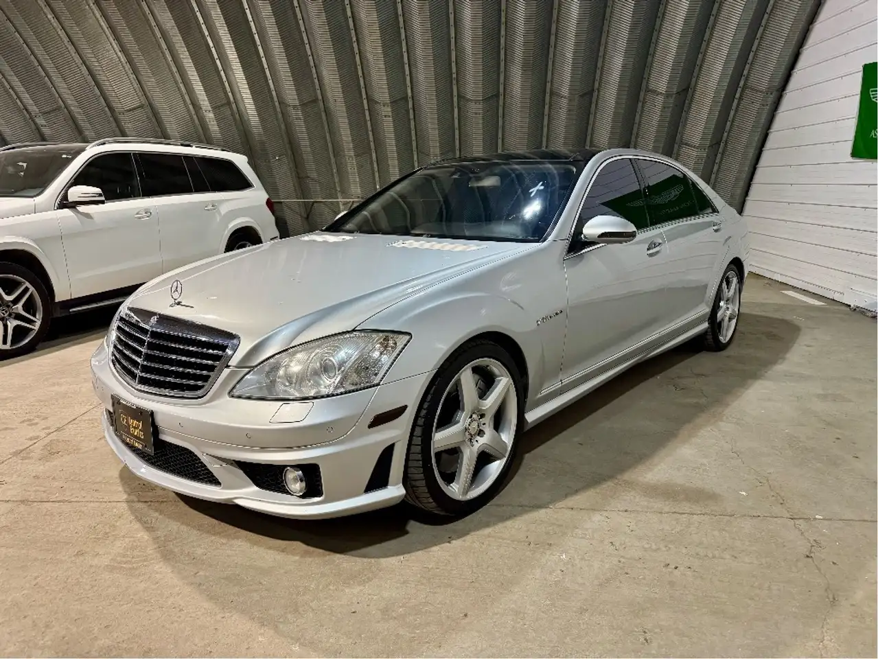 Mercedes-Benz S-Class снимка Mercedes-Benz S-Class