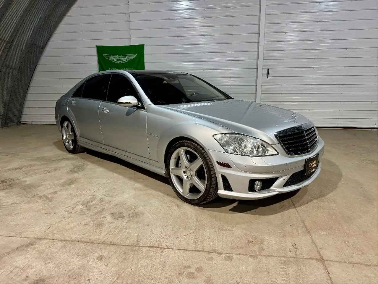 Mercedes-Benz S-Class снимка Mercedes-Benz S-Class