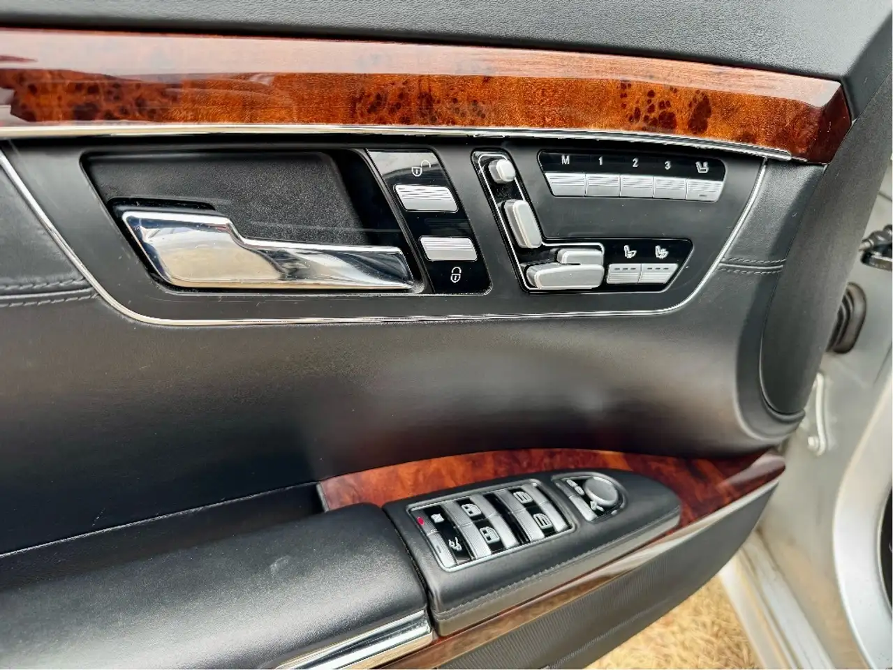 Mercedes-Benz S-Class снимка Mercedes-Benz S-Class