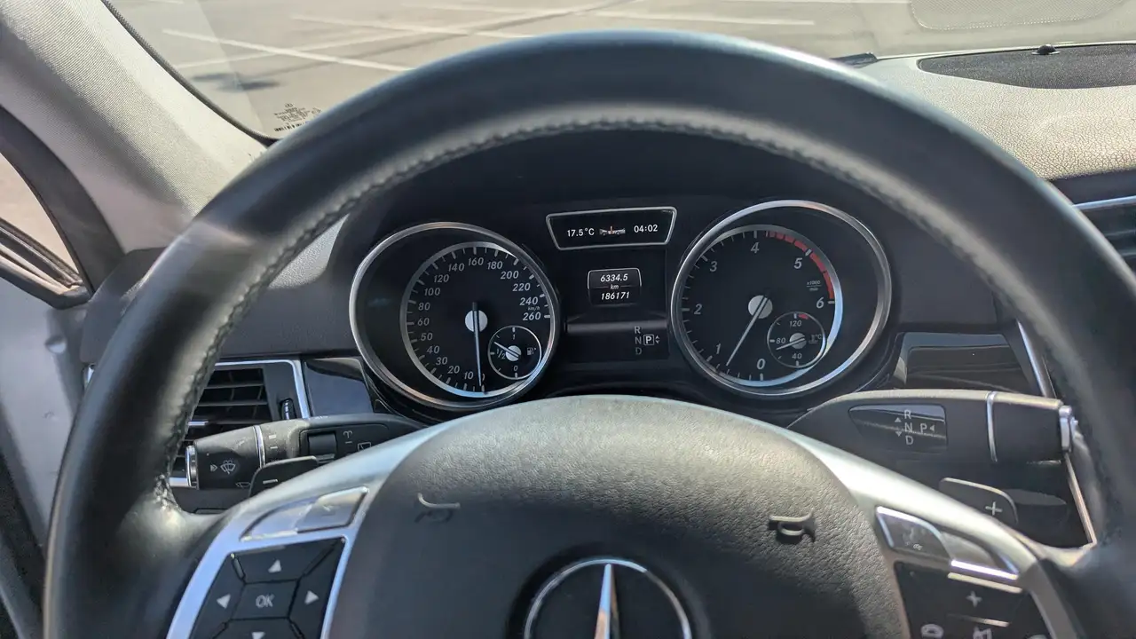 Mercedes-Benz M-Class снимка Mercedes-Benz M-Class