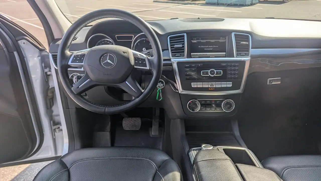 Mercedes-Benz M-Class снимка Mercedes-Benz M-Class