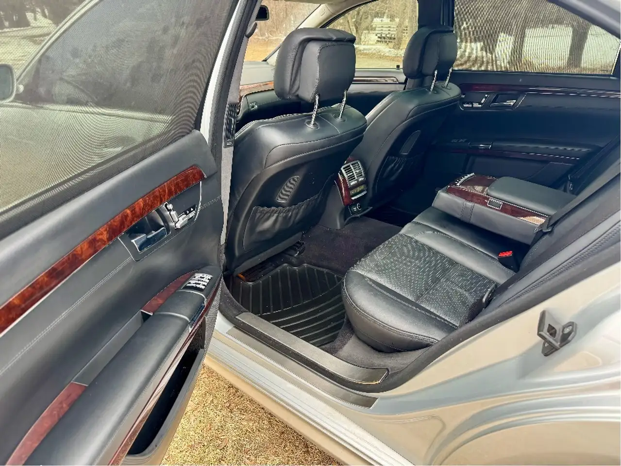 Mercedes-Benz S-Class снимка Mercedes-Benz S-Class