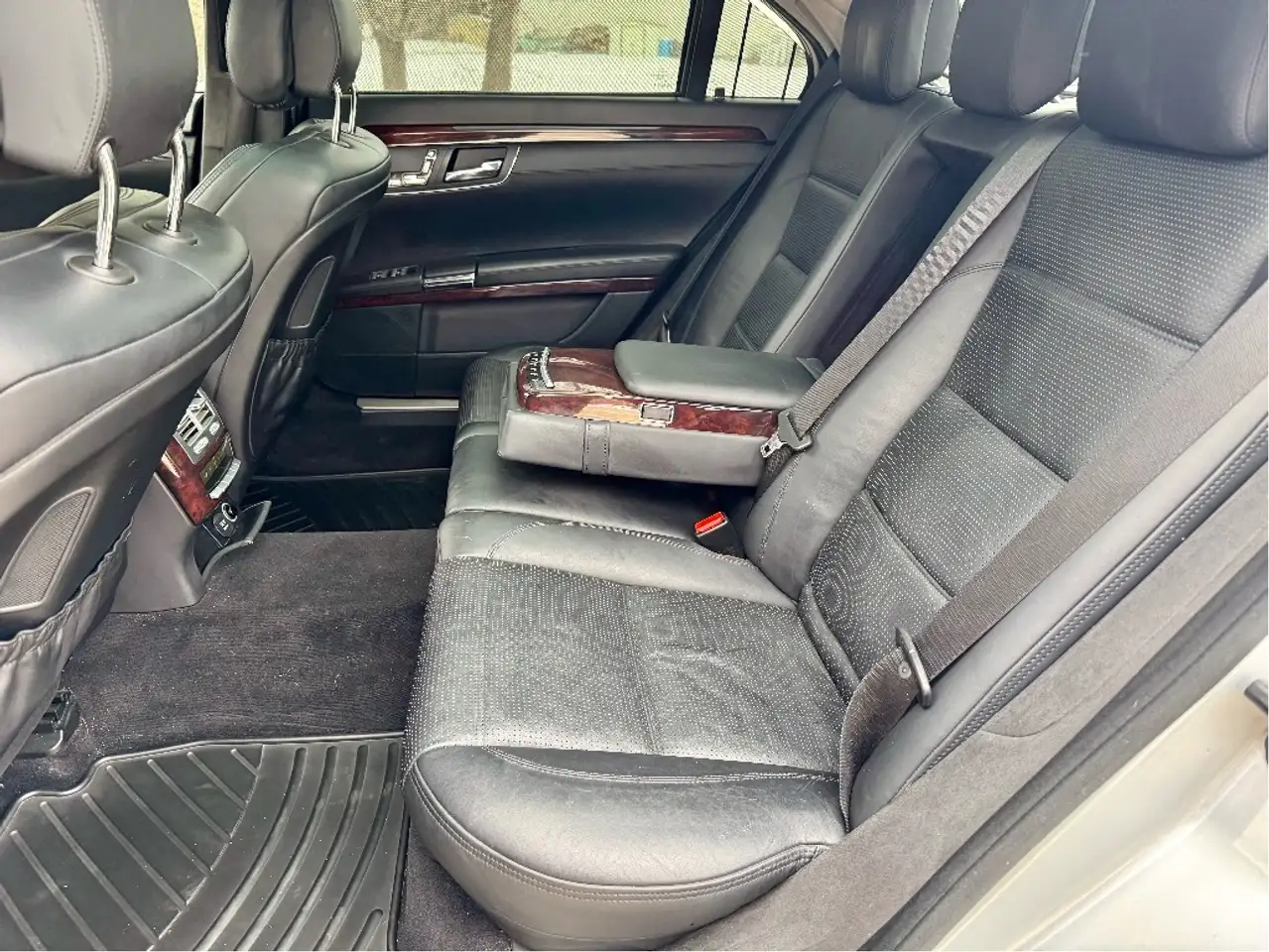 Mercedes-Benz S-Class снимка Mercedes-Benz S-Class