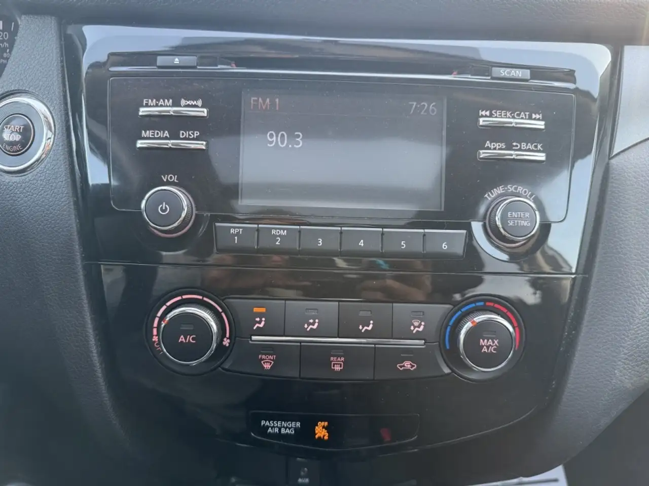 Nissan Rogue снимка Nissan Rogue