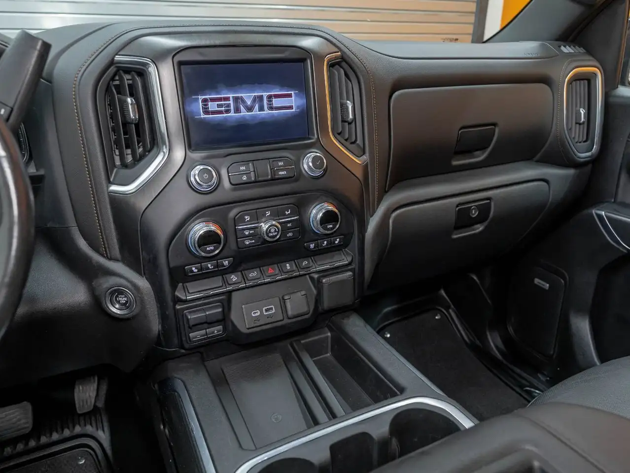 GMC Sierra 1500 photo GMC Sierra 1500