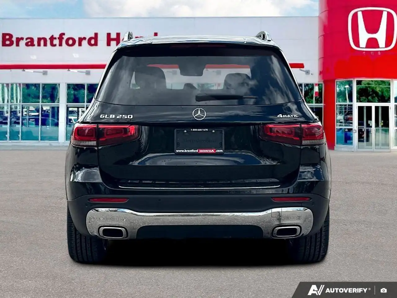 Mercedes-Benz GLB снимка Mercedes-Benz GLB