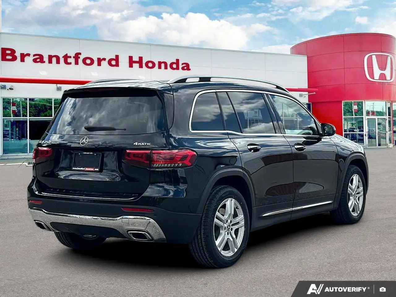 Mercedes-Benz GLB снимка Mercedes-Benz GLB
