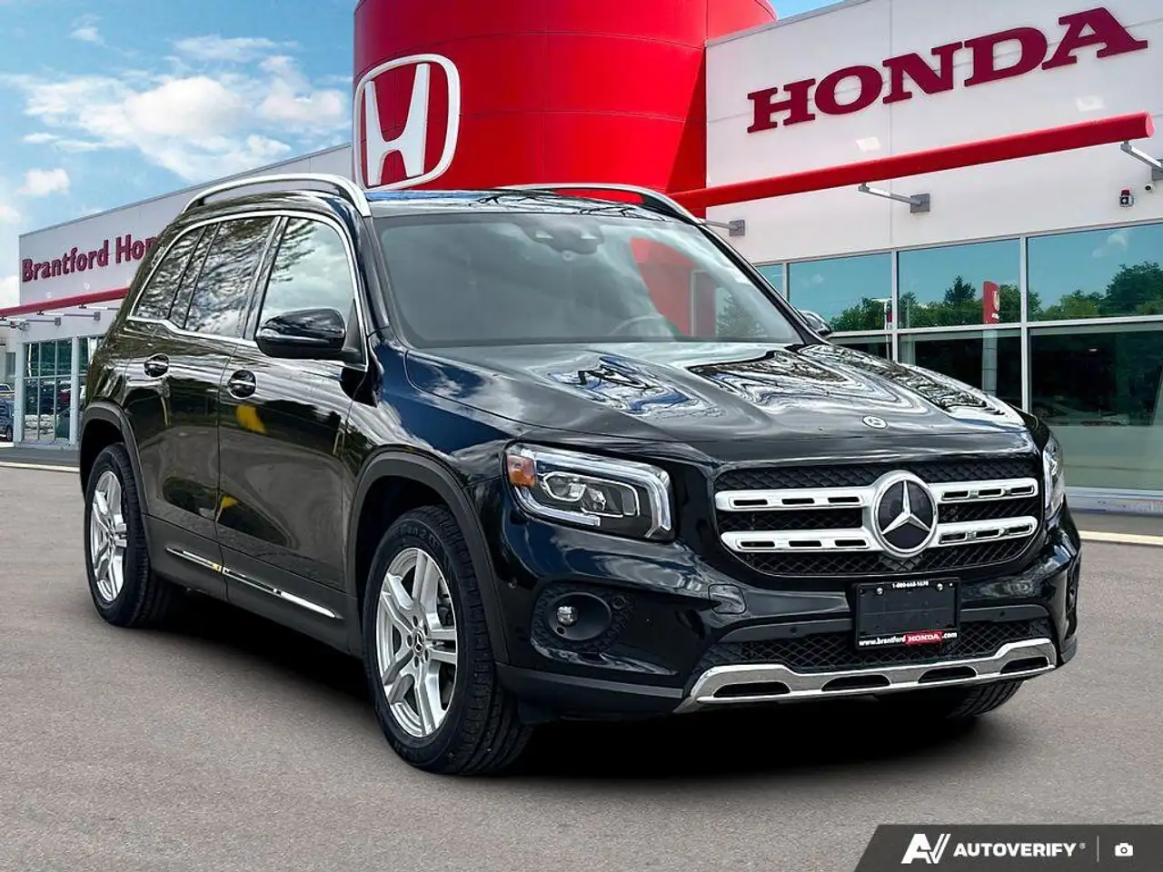 Mercedes-Benz GLB снимка Mercedes-Benz GLB