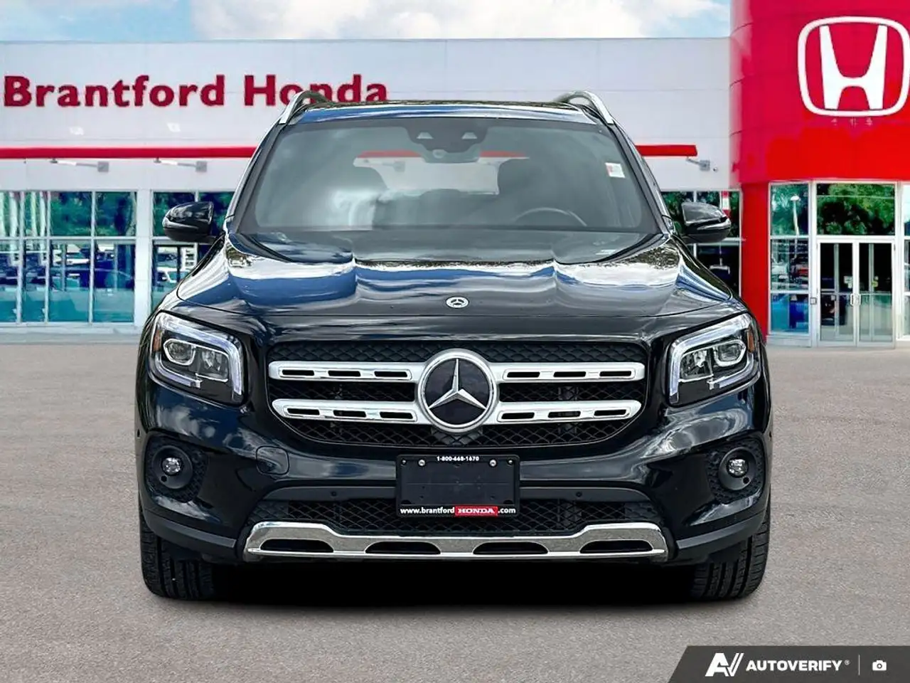 Mercedes-Benz GLB снимка Mercedes-Benz GLB