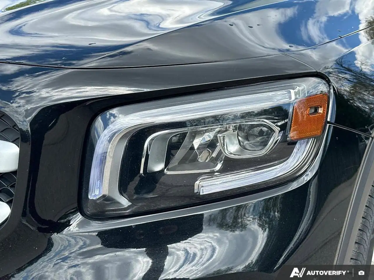 Mercedes-Benz GLB снимка Mercedes-Benz GLB