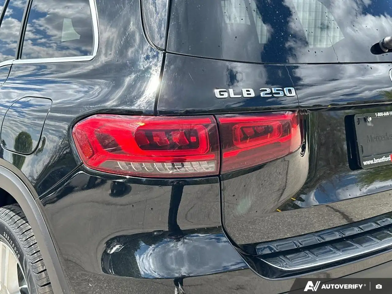 Mercedes-Benz GLB снимка Mercedes-Benz GLB