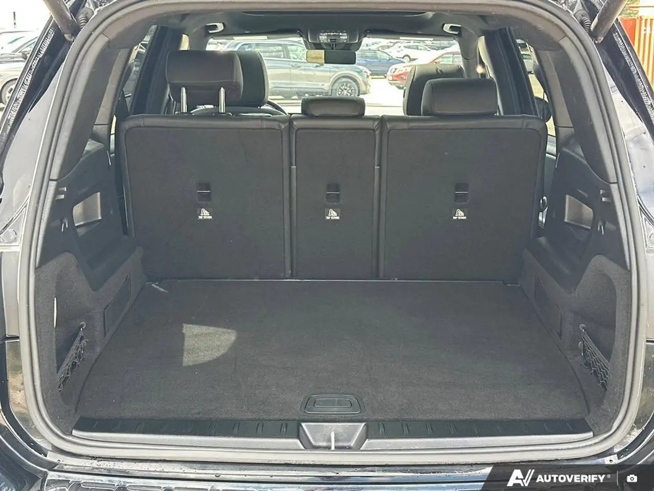 Mercedes-Benz GLB снимка Mercedes-Benz GLB
