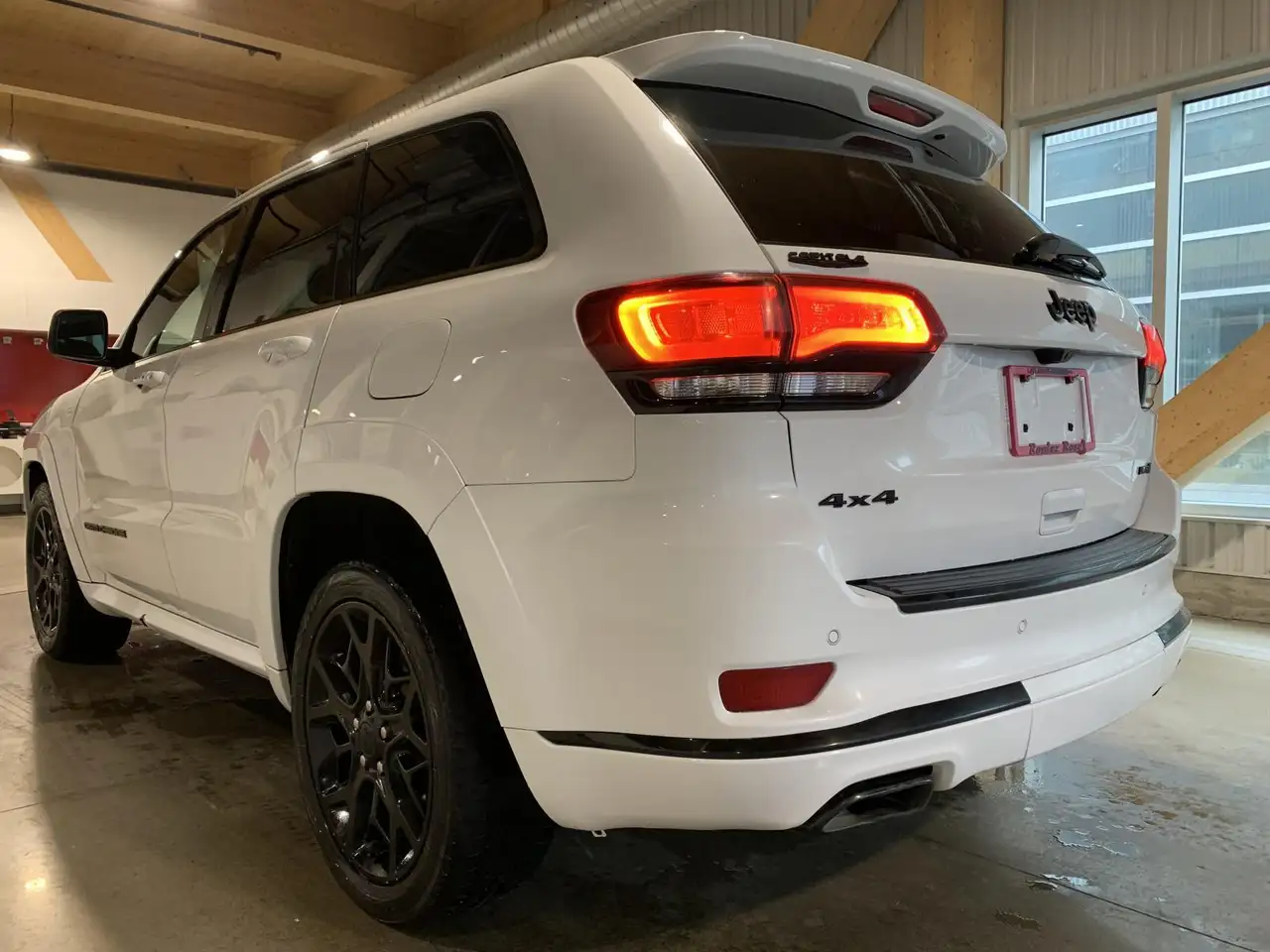 Jeep Grand Cherokee снимка Jeep Grand Cherokee