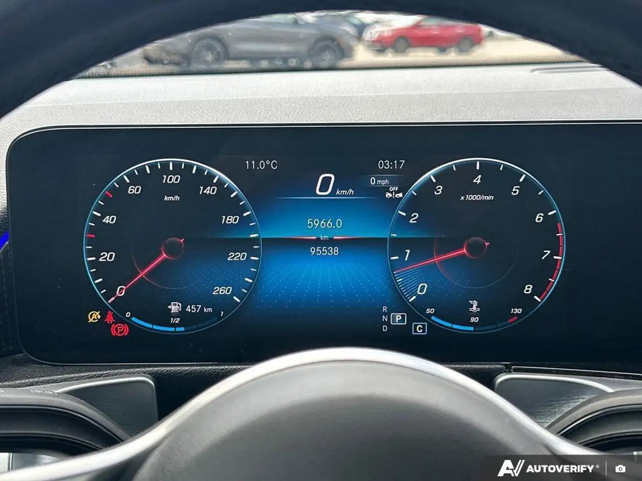 Mercedes-Benz GLB снимка Mercedes-Benz GLB