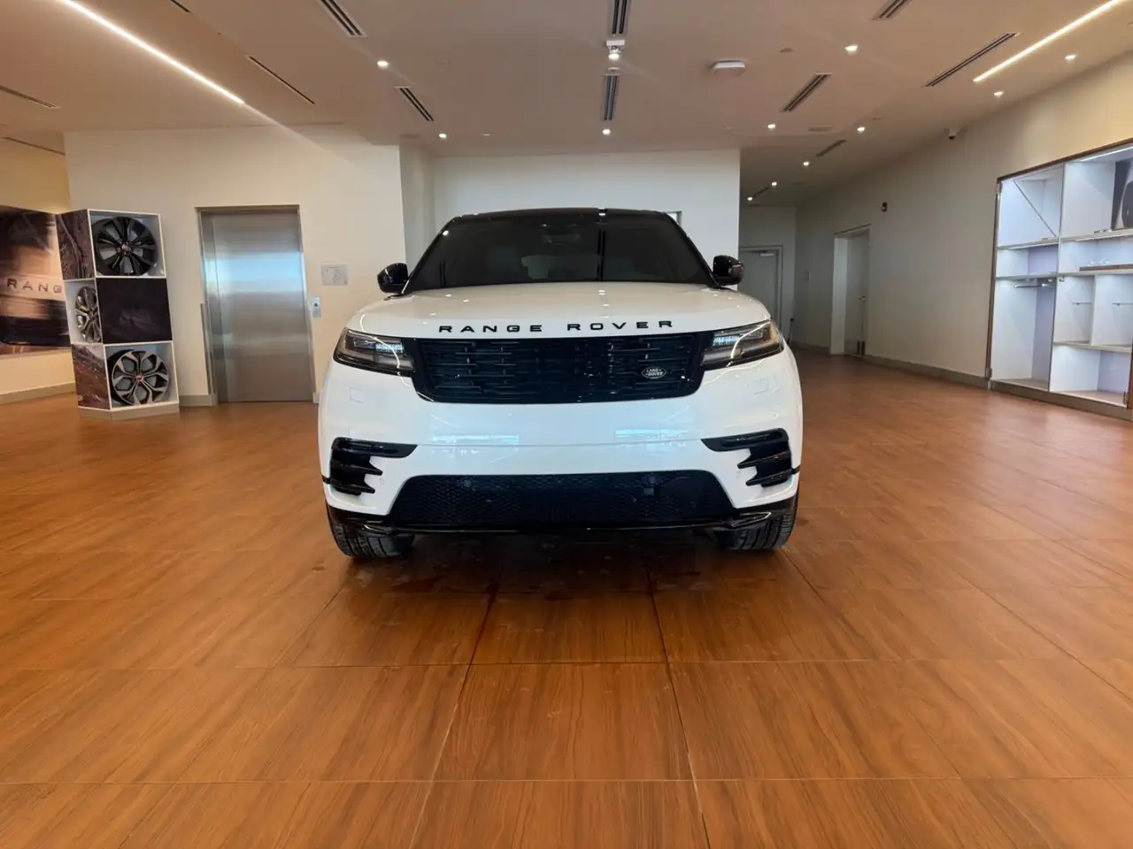 Land Rover Range Rover Velar photo Land Rover Range Rover Velar