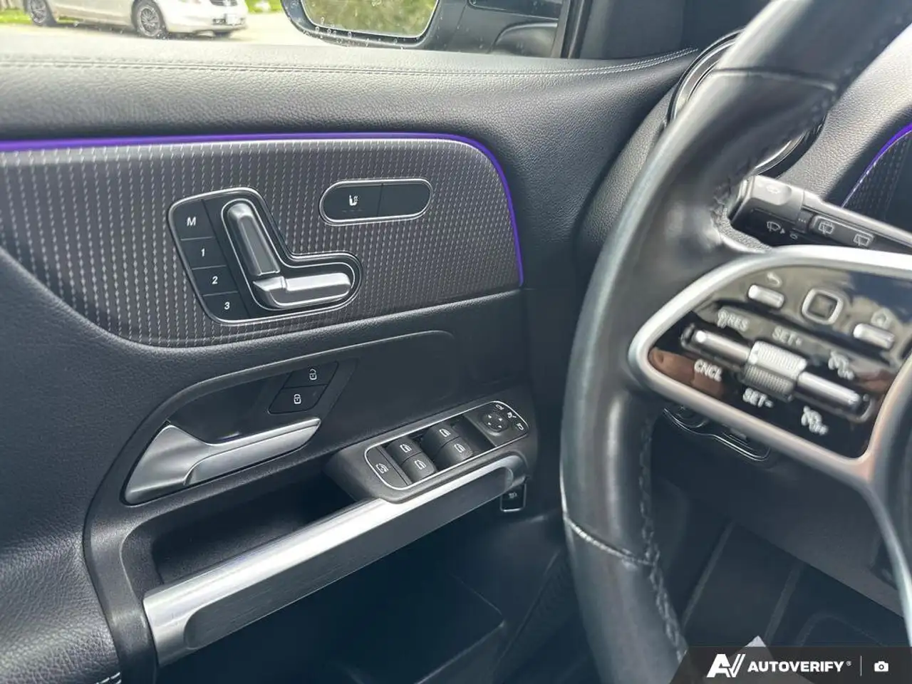 Mercedes-Benz GLB снимка Mercedes-Benz GLB
