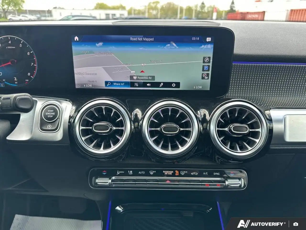 Mercedes-Benz GLB снимка Mercedes-Benz GLB