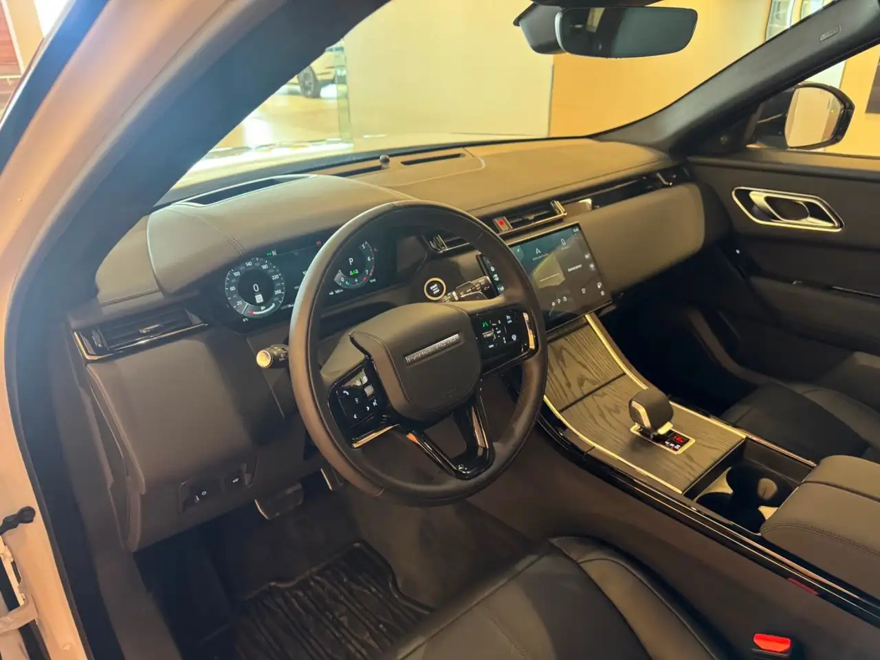 Land Rover Range Rover Velar photo Land Rover Range Rover Velar