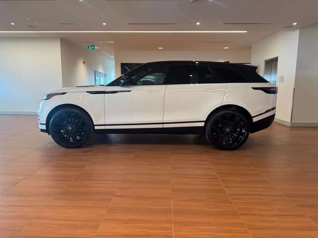 Land Rover Range Rover Velar photo Land Rover Range Rover Velar