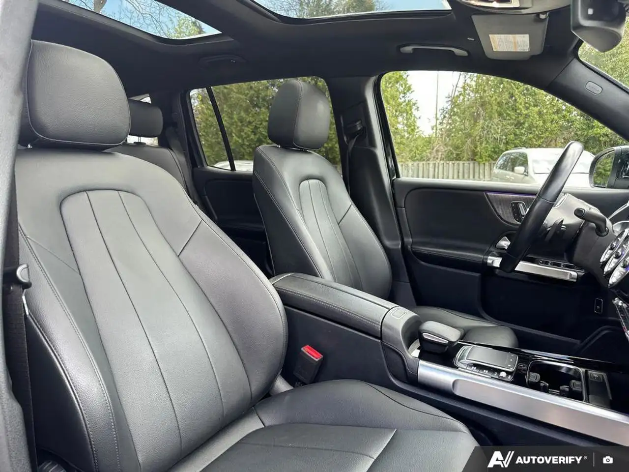 Mercedes-Benz GLB снимка Mercedes-Benz GLB