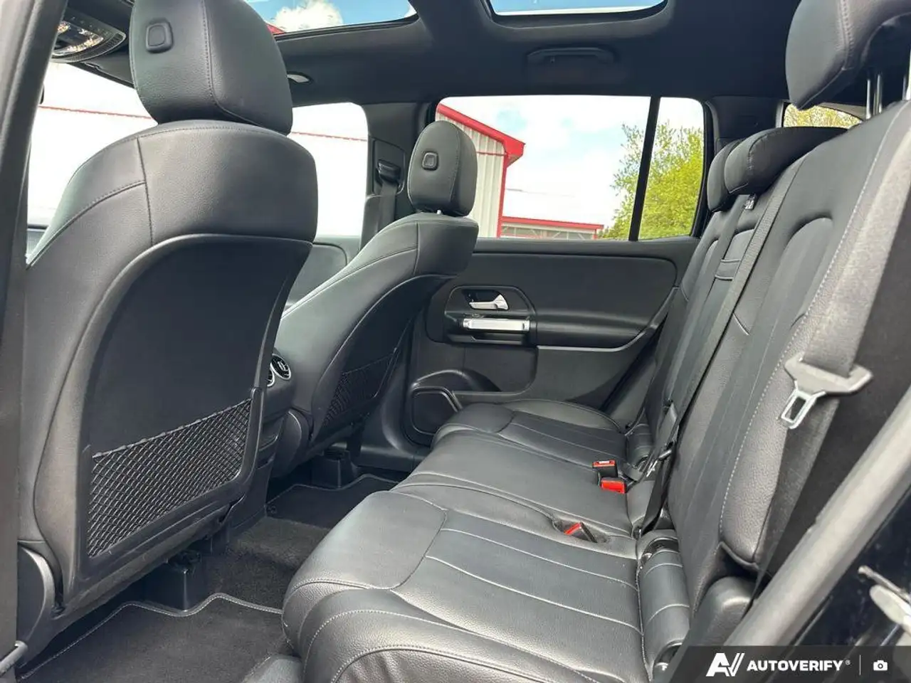 Mercedes-Benz GLB снимка Mercedes-Benz GLB