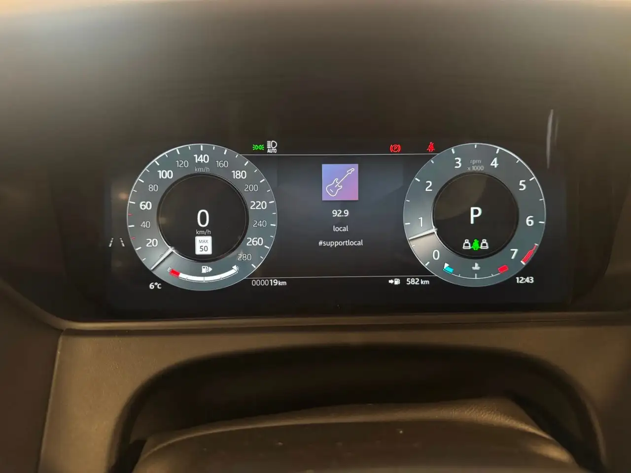 Land Rover Range Rover Velar photo Land Rover Range Rover Velar