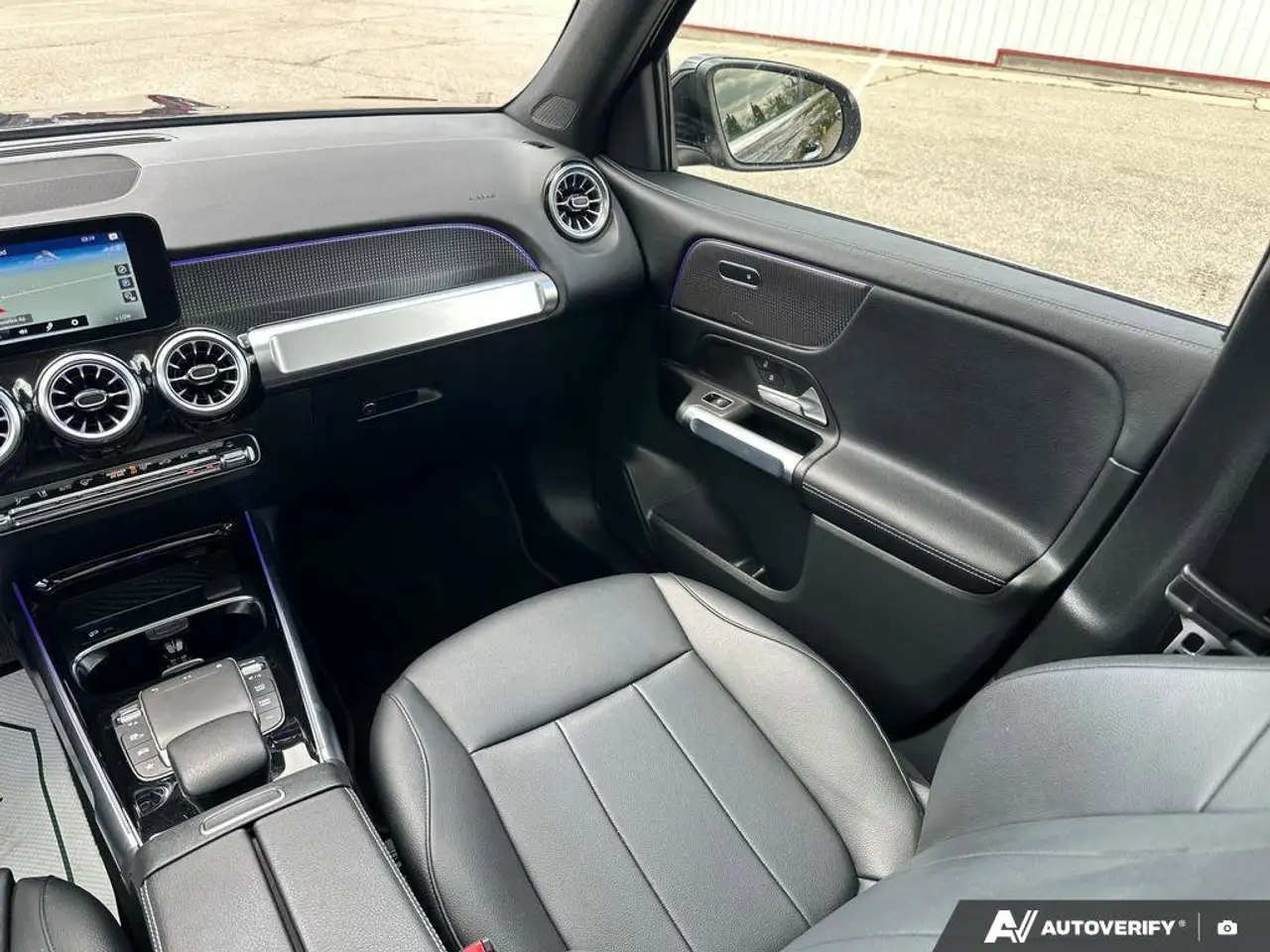 Mercedes-Benz GLB снимка Mercedes-Benz GLB
