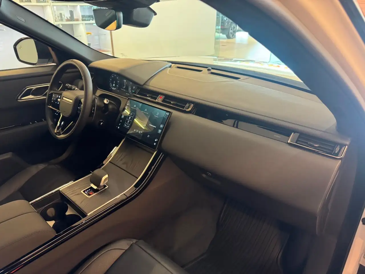 Land Rover Range Rover Velar photo Land Rover Range Rover Velar