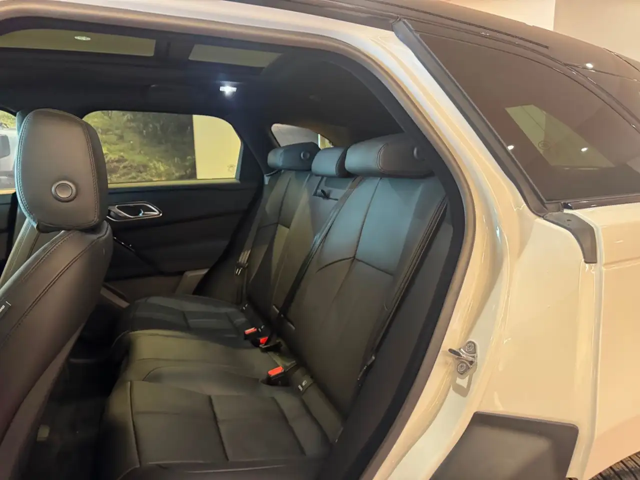 Land Rover Range Rover Velar photo Land Rover Range Rover Velar