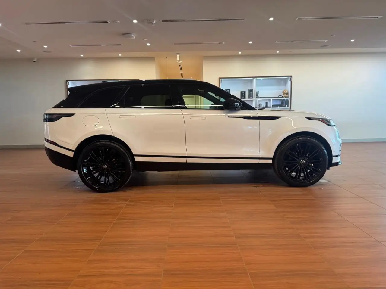 Land Rover Range Rover Velar photo Land Rover Range Rover Velar