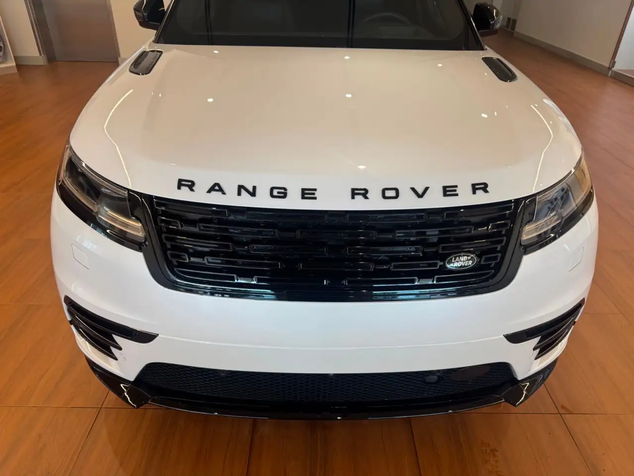 Land Rover Range Rover Velar photo Land Rover Range Rover Velar