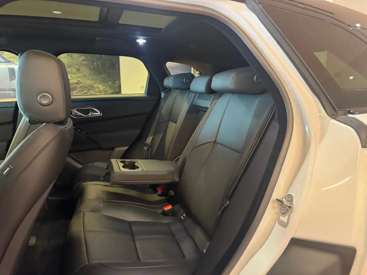 Land Rover Range Rover Velar photo Land Rover Range Rover Velar